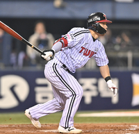 [포토] 4회 안타치는 문성주