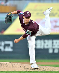 [포토]키움 정현우, 역동적으로!