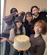 카라, 데뷔 19주년 맞아 완전체…‘카밀리아♥’에 전한 미소