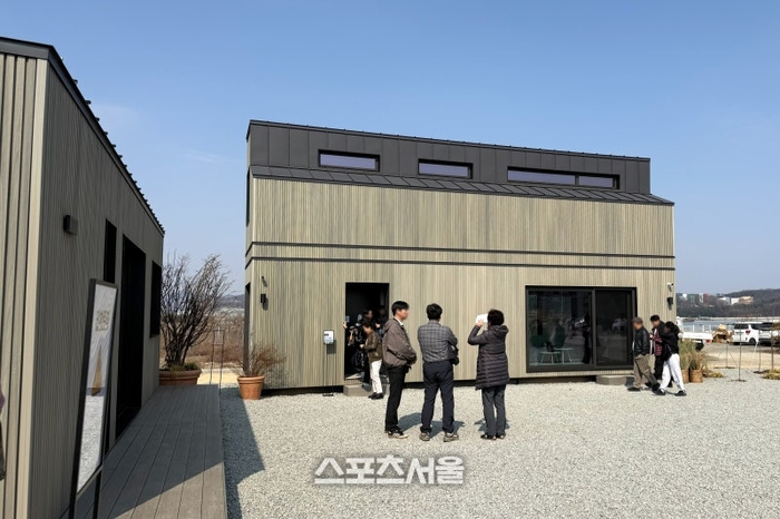 LG 스마트 코티지, "집을 '사는' 것이 아니라 '경험하는' 시대가 왔다."