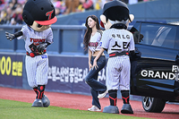 ‘끝까지~ 트윈스’ 유나, 승리 요정은 등장부터 남달라!