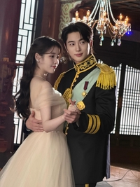 변우석·아이유, 압도적 비주얼 투샷