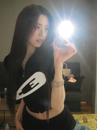 있지 유나, 보고도 믿기지 않는 한 줌 허리