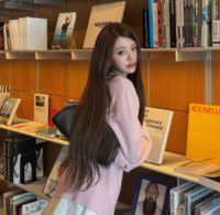 장원영, 책 한 권 들었을 뿐인데…“읽는 모습도 화보” [★SNS]