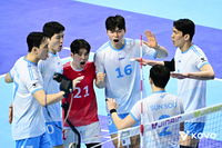 챔프전 ‘2연승’ 대한항공, 현대캐피탈 꺾고  통합 우승+트레블 보인다…5세트 듀스 레오 서브 득점 ‘판독’ 논란 ‘옥에 티’