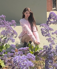 아이브 장원영, 꽃보다 아름다운 미모... 핑크빛 ‘인간꽃’ 등극