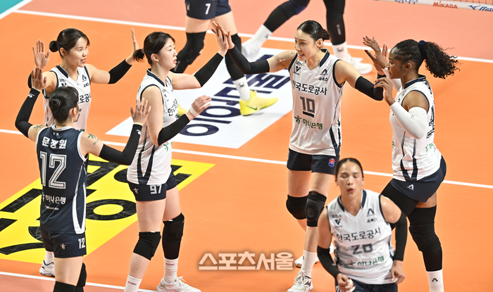 [포토] 환호하는 도로공사 선수들