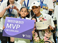 [포토] 실바 ‘챔프전 MVP 차지’