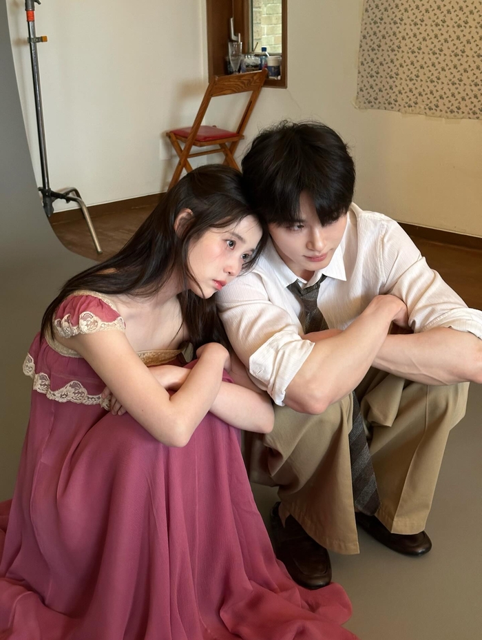 아이유·변우석, ‘21세기 대군부인’ 화보 비하인드