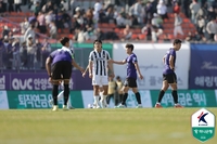 도발·1만1542명 ‘매진’, 시즌 첫 연고지 더비 무승부…서울 김기동 “한템포 쉬는 계기”·안양 유병훈 “연패 끊어 긍정적” [SS현장속으로]