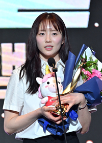 [포토]신한은행 신이슬, 정규리그 MIP