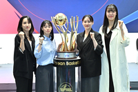 [포토]플레이오프에서 맞붙는 우리은행과 KB스타즈