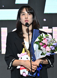 [포토]수상 소감 밝히는 우리은행 김단비