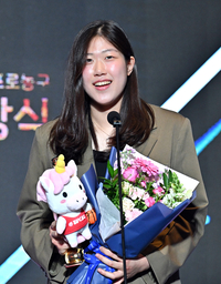 [포토]신인선수상 수상 소감 밝히는 BNK썸 김도연