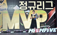 [포토]정규리그 MVP로 선정된 KB스타즈 박지수
