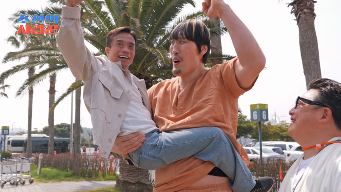 '158㎝ 심권호' 간암 이겨내고 '217㎝ 최홍만' 허리 꽉 잡았다