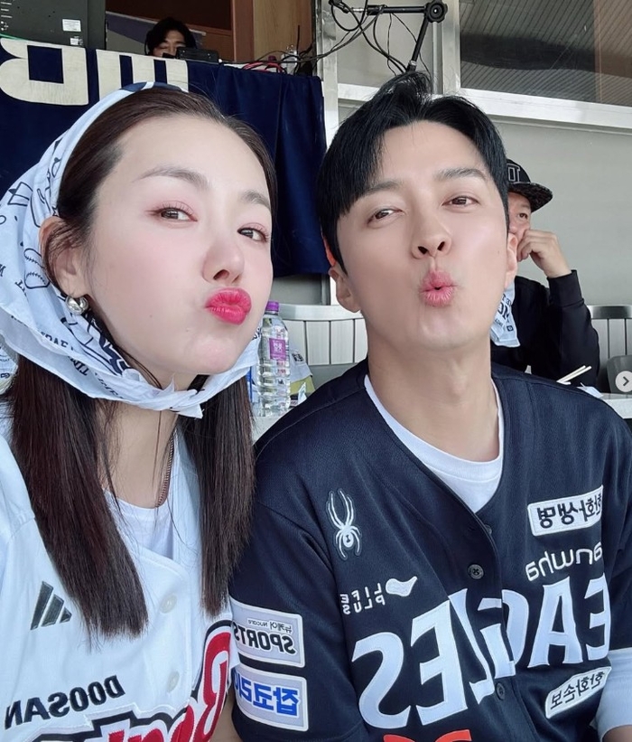 두산 8:0 완승, 소이현 환호...한화팬 인교진은 말없이 얼굴 감쌌다