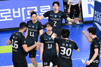 2차전 판정 논란 ‘기폭제’ 됐다…천안으로 돌아온 현대캐피탈, 대한항공 셧아웃 격파하고 3차전 ‘반격’[현장리뷰]