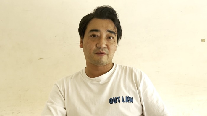 "동의한 줄 알았다" 성폭행 기소 日 유명인, 공원에서 빵 파는 근황 '충격'