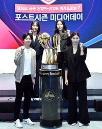 [포토]플레이오프에서 맞붙는 하나은행과 삼성생명