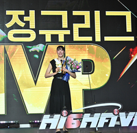 [포토]MVP 수상 소감 밝히는 KB스타즈 박지수