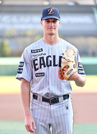 [포토]취재진 앞에 모습 드러낸 한화 잭 쿠싱