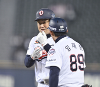 [포토] 양의지, 4회 득점기회 만드는 안타