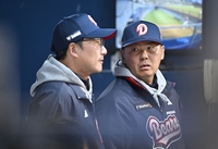 [포토] 김원형 감독 ‘투수 바꿀까?’