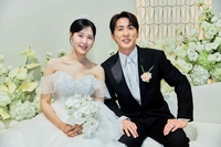 ‘장기연애’  김원훈♥︎엄지윤, 결혼 골인→3천만원 기부…완벽한 해피엔딩