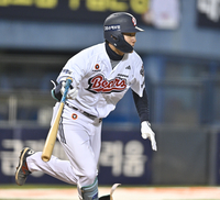 [포토] 4회 안타치는 안재석