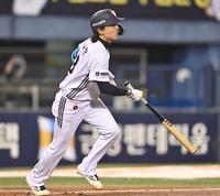 [포토] 이유찬, 희생타 성공