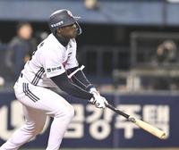 [포토] 카메론 ‘빈 곳으로 잘 갔어’