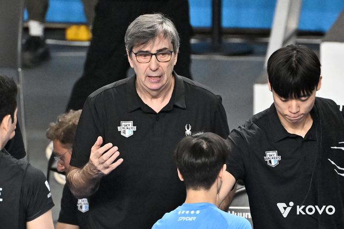 2패 뒤 2승, 0% 기적까지 1승 남은 현대캐피탈 블랑 감독 "인천에서 (우승) 타이틀 가져갈 수 있게 하겠다"[현장인터뷰]