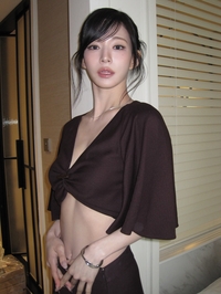 이채영, 위아래로 깊게 파인 과감 절개…아찔한 한 뼘 패션