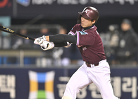 [포토] 4회 중전안타 치는 이주형