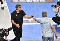 [포토]인사 나누는 현대캐피탈 블랑 감독과 대한항공 헤난 감독