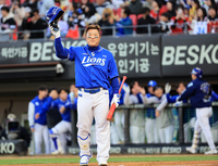 “인사는 정중하게 방망이는 매섭게”… 최형우, 광주 침묵시킨 맹타 [KBO 진기명기]