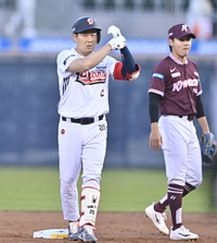 [포토] 양의지, 1회 추가득점 뽑는 적시2루타