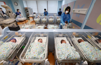 ‘딸기 심고, 태담 편지 쓰고’…예비 부모 체험 마케팅 눈길