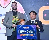 [포토] LG 아셈 마레이, 최우수 수비상 수상!