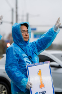 육동한 예비후보, 9일 퇴계동 롯데슈퍼사거리 저녁인사