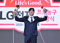 [포토] 고양 소노 이정현, MVP-베스트5 트로피 번쩍!
