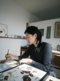 이영애, 직접 만든 압화 작품 공개... 꽃보다 아름다운 ‘산소 같은 여자’의 일상