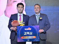 [포토] 조상현 감독, 감독상 수상