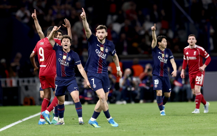 이강인 환상 킬러 패스→뎀벨레 골대 강타, AS 날아갔지만...PSG, 리버풀 완파 2년 연속 챔스 우승 도전 '순항'