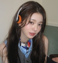 장원영, 인형 비주얼 또 경신…과감한 스타일링까지 ‘눈길’ [★SNS]