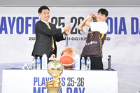 LG 트윈스가 ‘쐈다’→LG 세이커스는 ‘휘둘렀다’…“올해도 같이 우승해야죠” [SS현장]