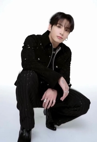 정국, 라이브 논란 무대서 직접 언급 “여러분 향한 마음은 진심”…무대로 답한다