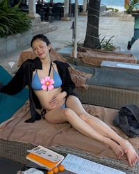 “샤워도 같이 하는 부부” 김지영, 나트랑서 비키니로 드러낸 과감한 D라인