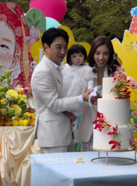 손담비♥이규혁, 딸 해이 성대한 돌잔치 열어…돌잡이는 ‘마이크’